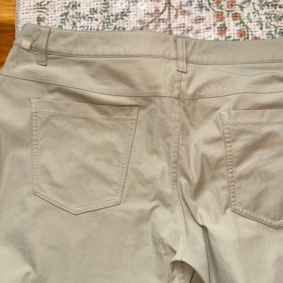 Men’s Lululemon ABC pants khaki - Picture 2 of 3